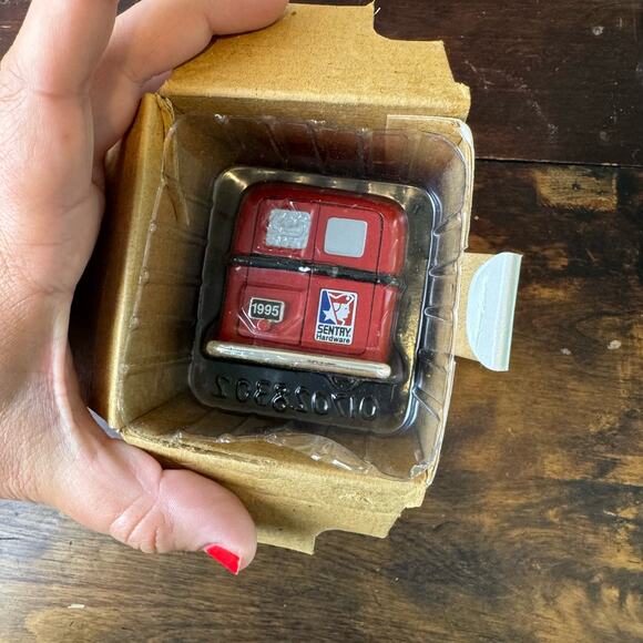 Sentry Hardware 1936 DODGE‎ PANEL DELIVERY TRUCK Die Cast Bank with Box - Picture 5 of 10